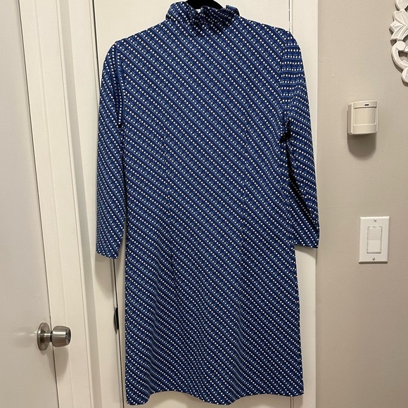 J. McLaughlin Blue & White Weave Print Stretch Dress M ruffle neckline 3/4 slv - Picture 2 of 10